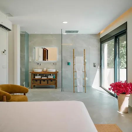 Young Denia Bed & Breakfast 4*